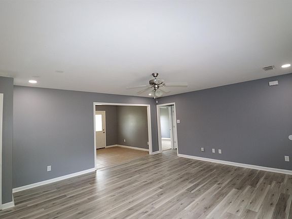 4th image of 207 W Valentine Rd