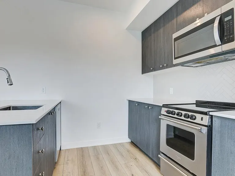 312 Erb St W #309 — Photo 9