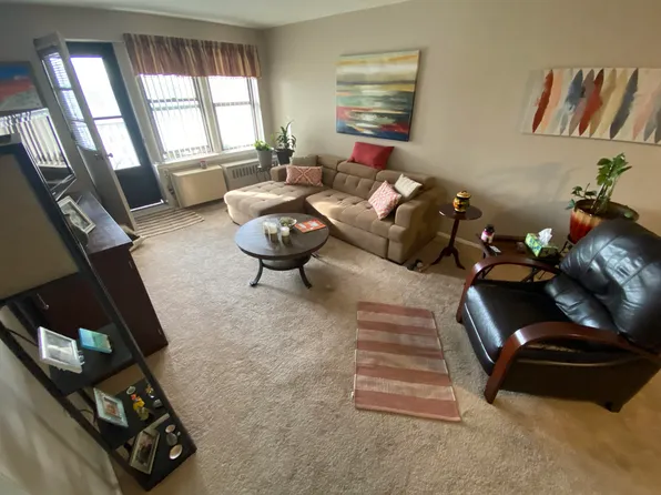 1874 Pelham Parkway South image 10 of 26