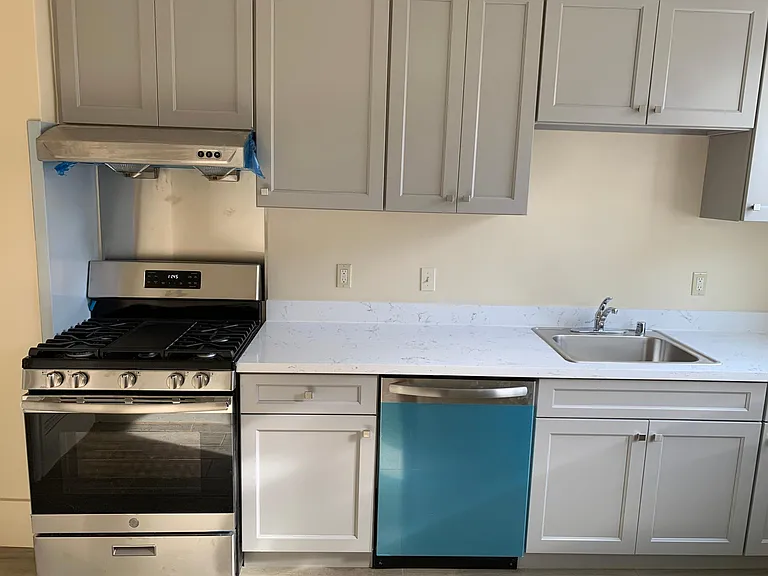 495 Elwood Ave #3 — Photo 1