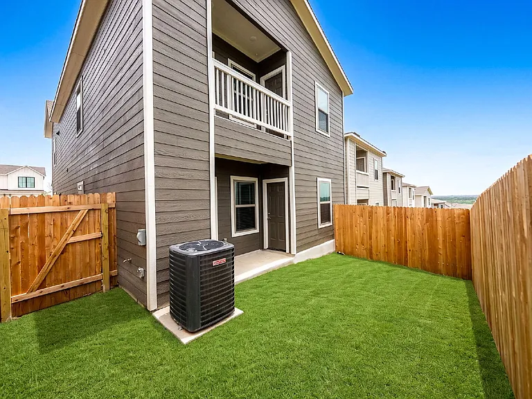 7215 Magnolia Vlg #101 — Photo 32
