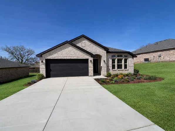 1537 Dresser St, Graham, TX 76450