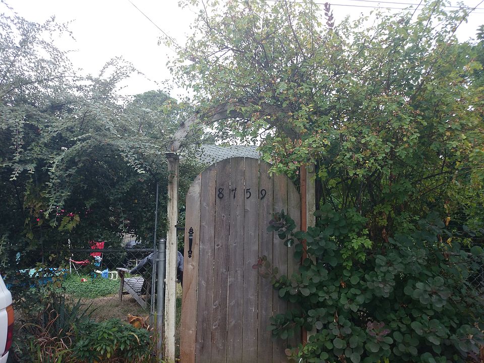 2nd image of 8755 Phinney Ave N