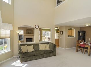849 McKenzie Station Dr, Lisle, IL 60532