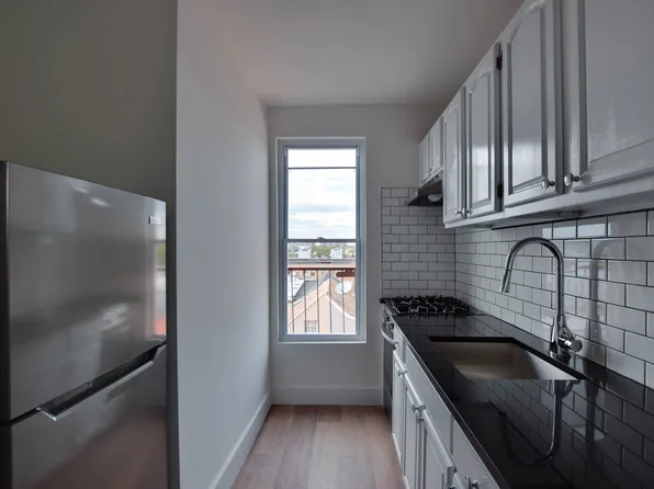 60-19 56th Dr #3R, Maspeth, NY 11378