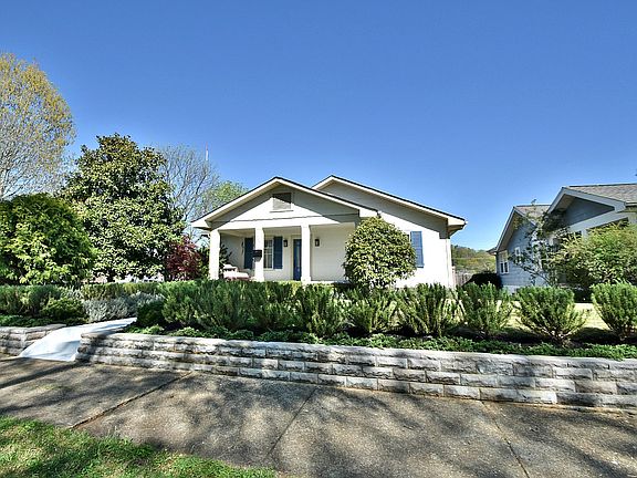 2nd image of 1943 Emoriland Blvd