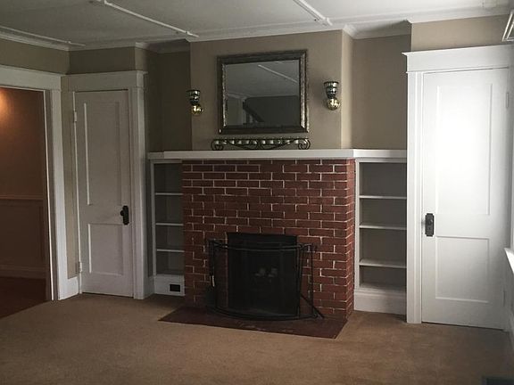 5th image of 105 E Linden St