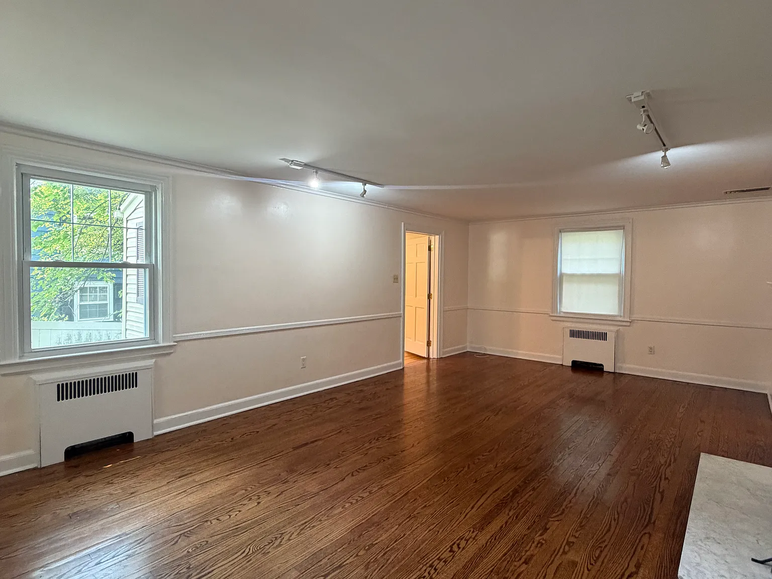 3 bed, 1702 sqft, $4,100 — Photo 2