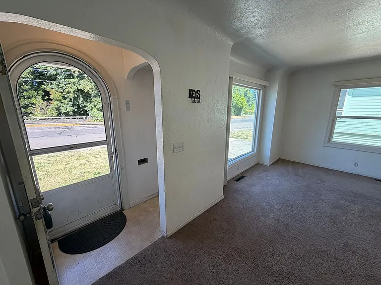 330 E Grant St — Photo 7