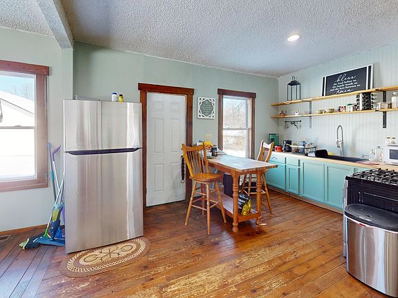 4th image of 486 Main Street