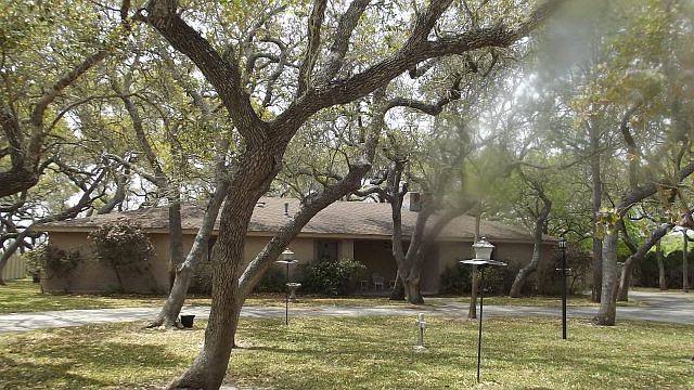 1st image of 5 Bentwood Ln