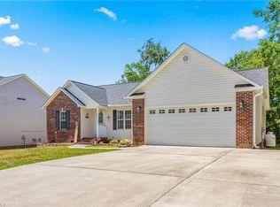 113 Coral Ln, Thomasville, NC 27360