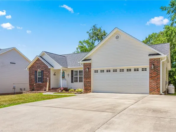 113 Coral Ln, Thomasville, NC 27360