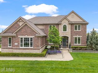 5785 Strawberry Cir, Commerce Township, MI