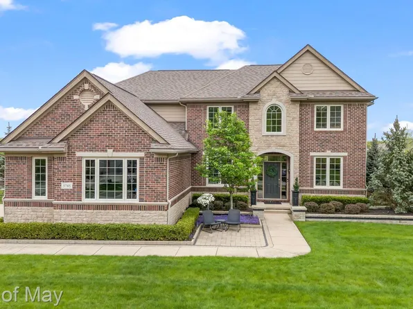 5785 Strawberry Cir, Commerce Township, MI 48382