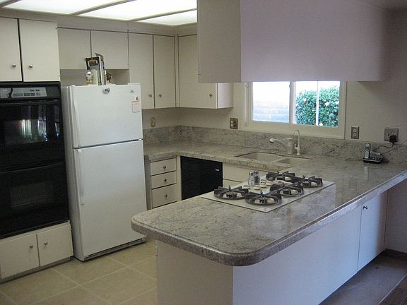 Kitchen w/ Granite Counters