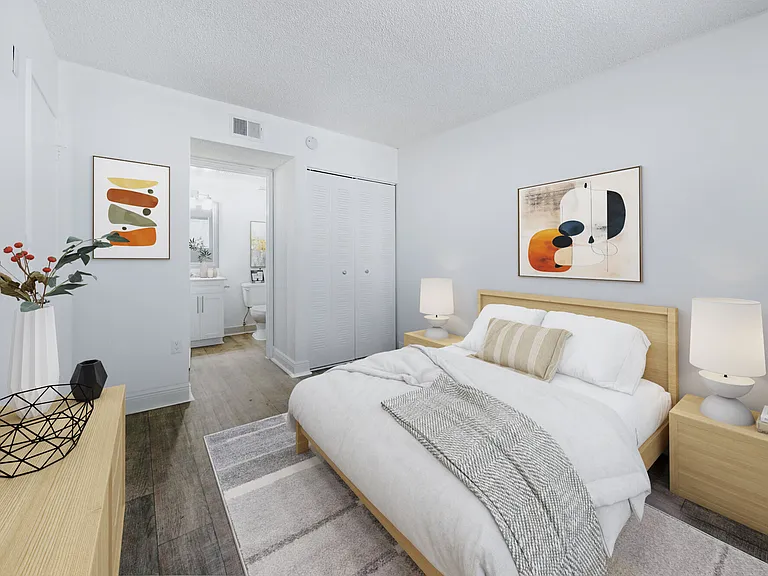 7 West — Photo 10