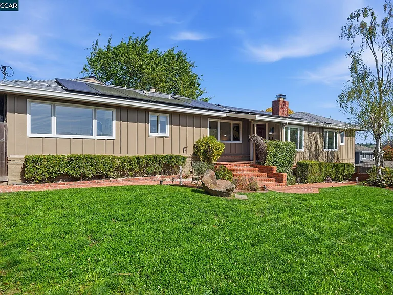 102 Hillcrest Dr — Photo 2