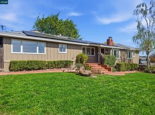 102 Hillcrest Dr, Orinda, CA 94563