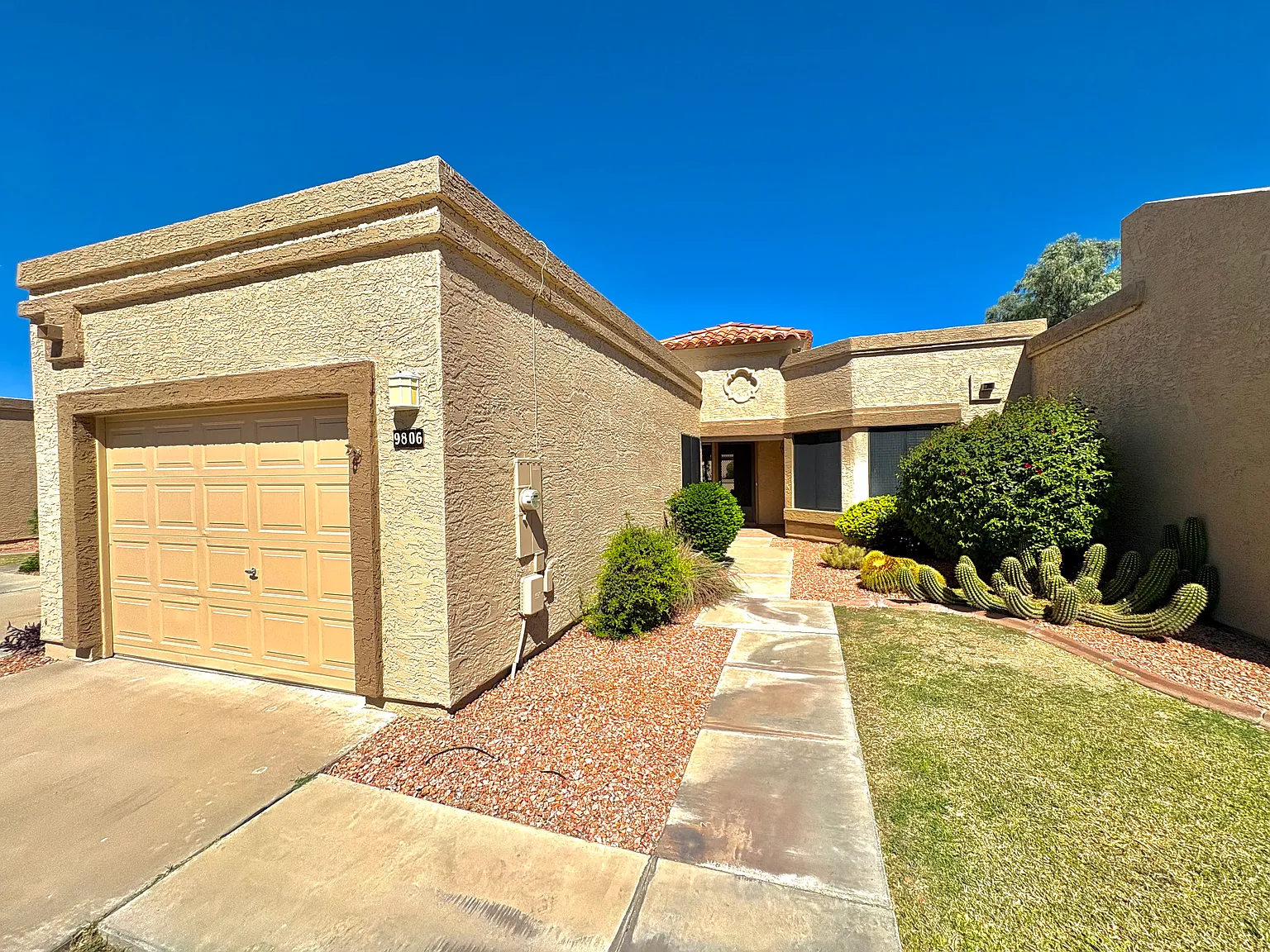 9806 W Kerry Ln — Photo 2