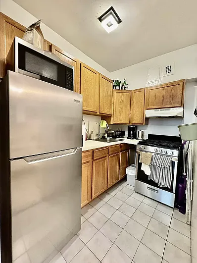 142 W 87th St #B-1 — Photo 3