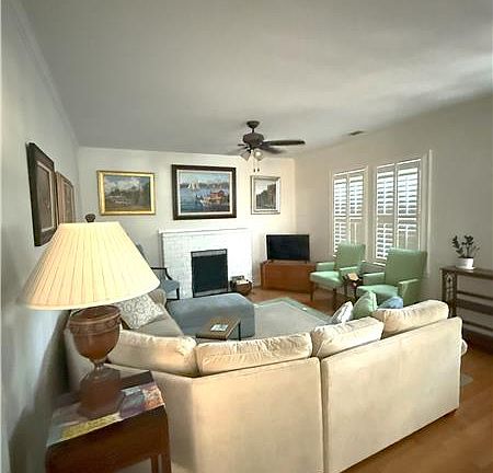 4th image of 410 E 56th St