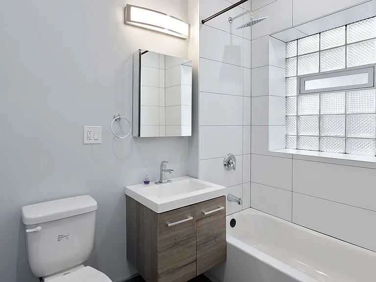 7642 N Eastlake Ter — Photo 10