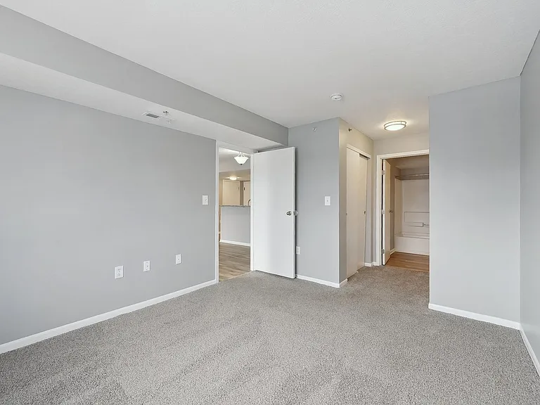 Somerset Place Apartments — Photo 64