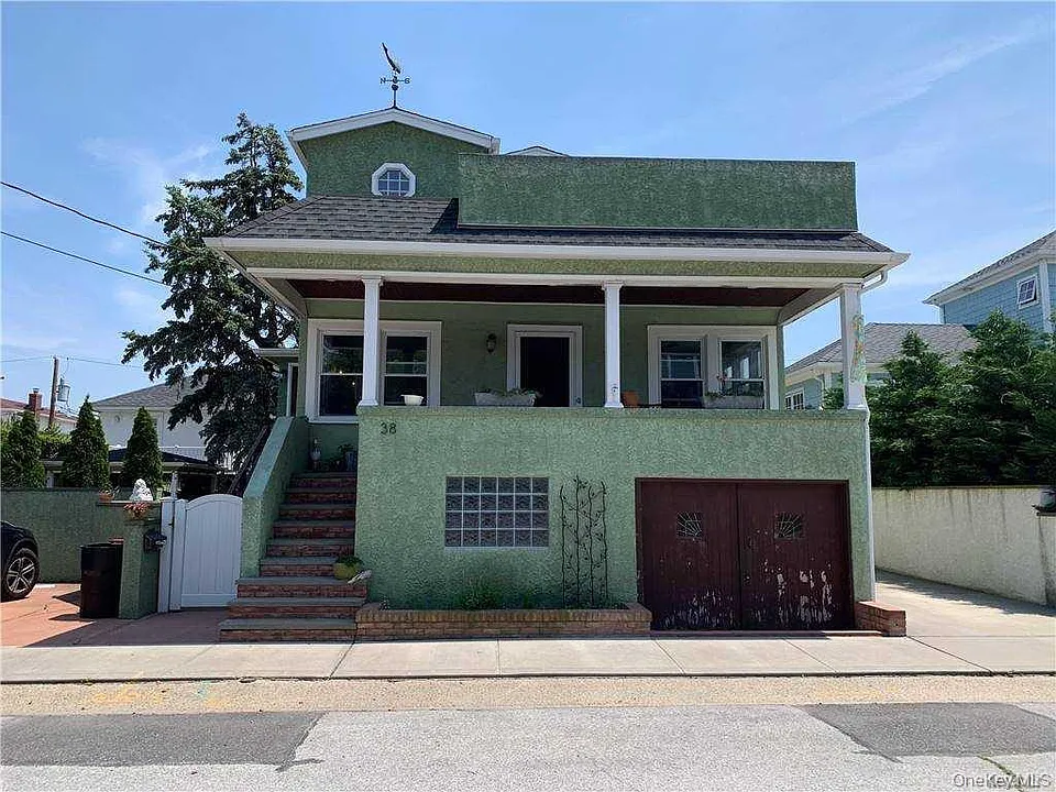 38 Clayton Ave #UPPER