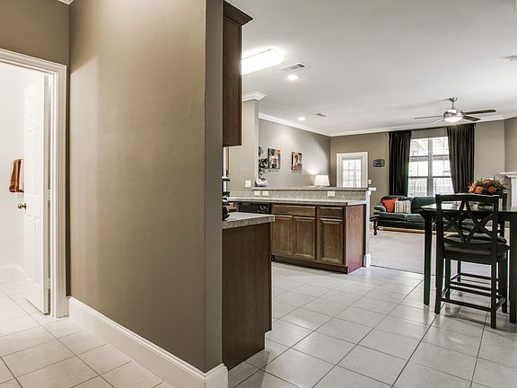 5th image of 900 Plaza Ln