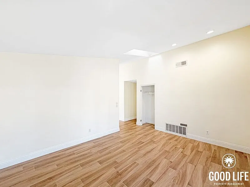 2 bed, 2.0 bath, 1072 sqft, $3,145 — Photo 3