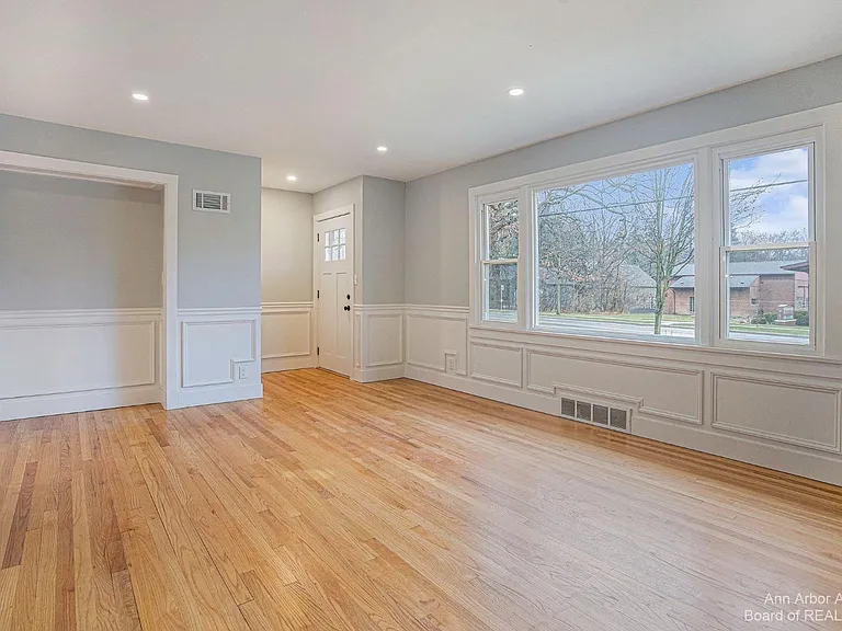 1165 Pauline Blvd — Photo 12