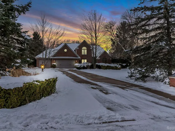 3295 Fieldstone Dr, Flushing, MI 48433