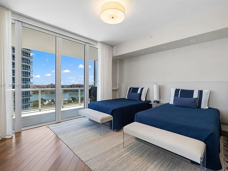 50 S Pointe Dr #1502/03 — Photo 29