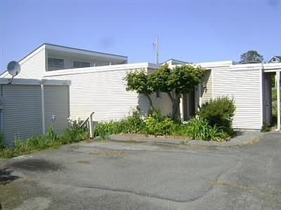 2nd image of 1004 NE Lindsay St