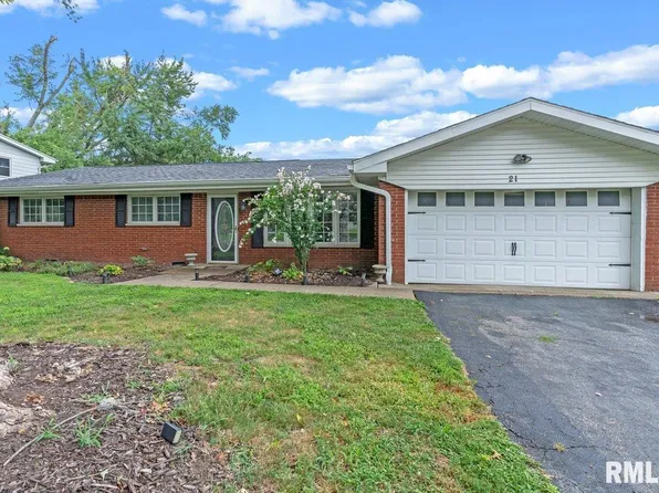 21 Birch Dr, Chatham, IL 62629
