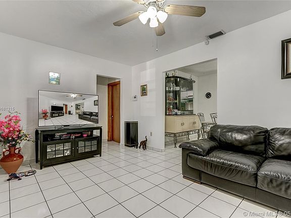 5th image of 214 NW 34th Ave