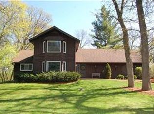 7040 Briar Ln, Sun Prairie, WI 53590