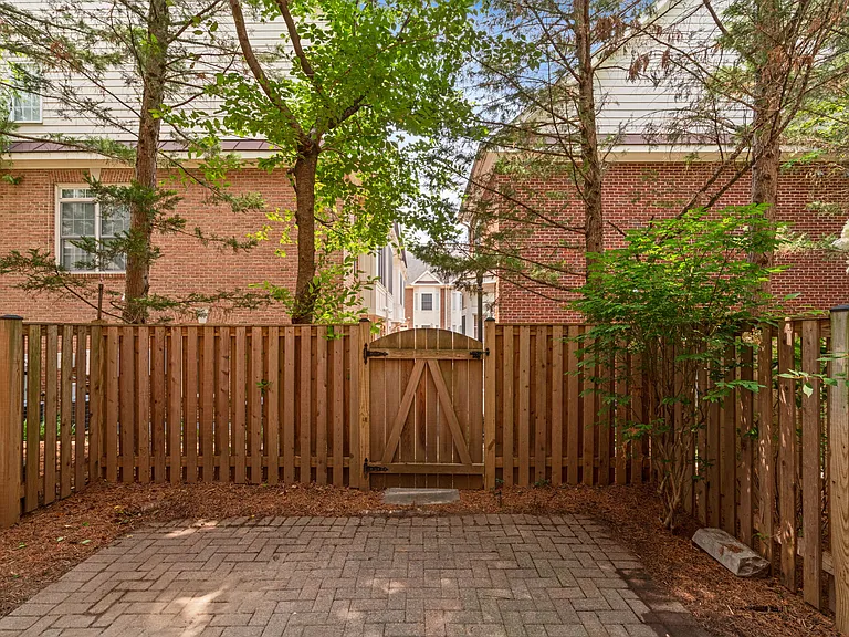 788 N Wakefield St — Photo 43