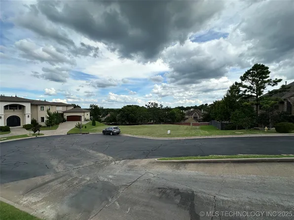 E 85th Ct, Tulsa, OK 74137