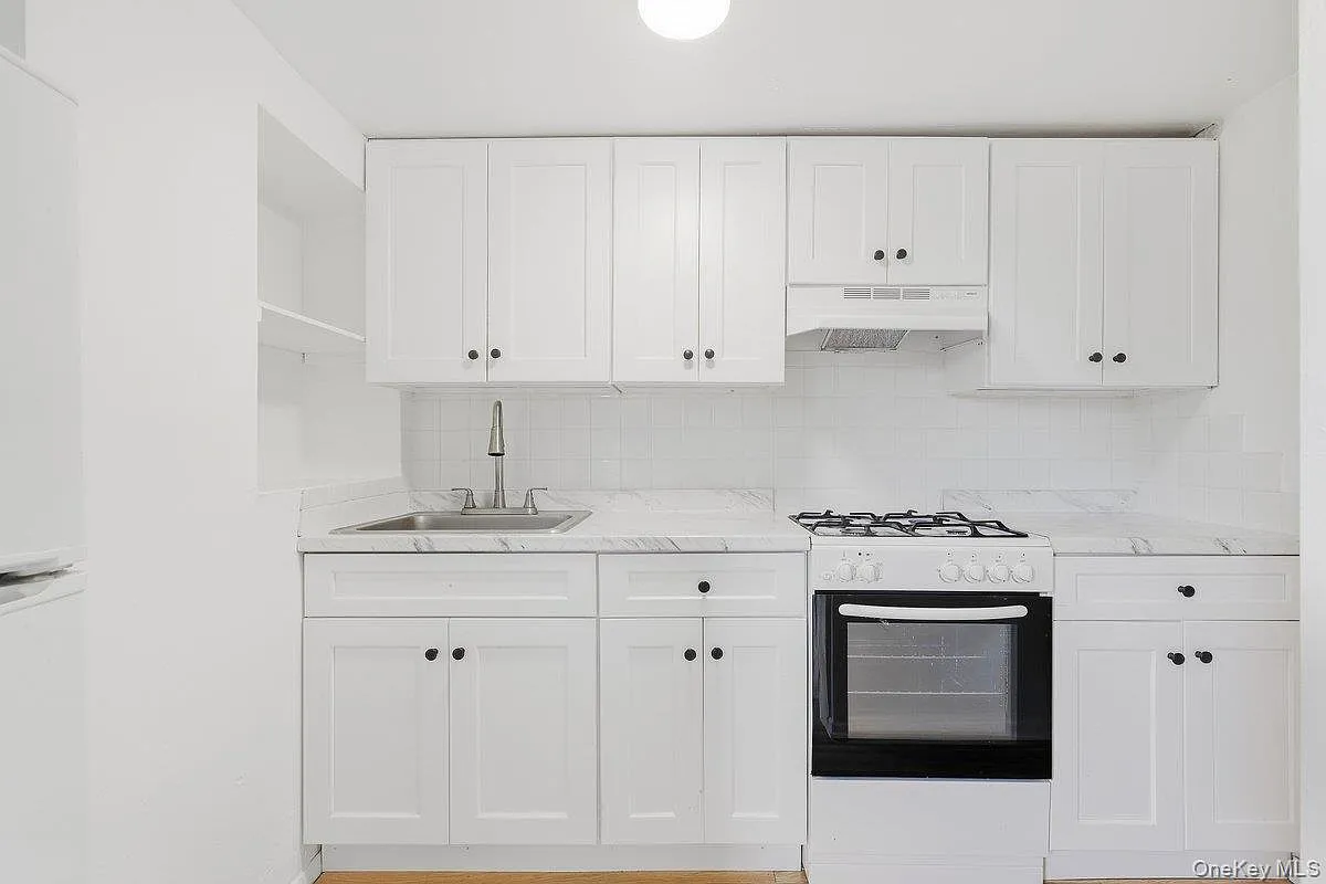 1 bed, 1.0 bath, 400 sqft, $2,000 — Photo 2