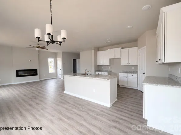 209 Roxanna Ct, Shelby, NC 28152