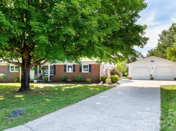 112 Persimmon Cir, Statesville, NC 28625