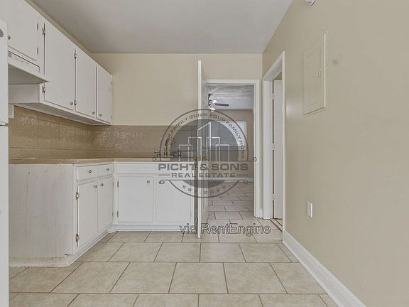 4th image of 420 E Park Ave #44