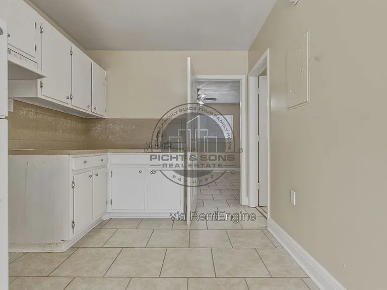 Capitol Village — Photo 5