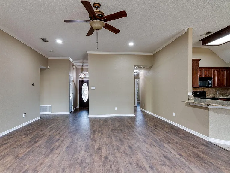 7704 Chandler Ct — Photo 9