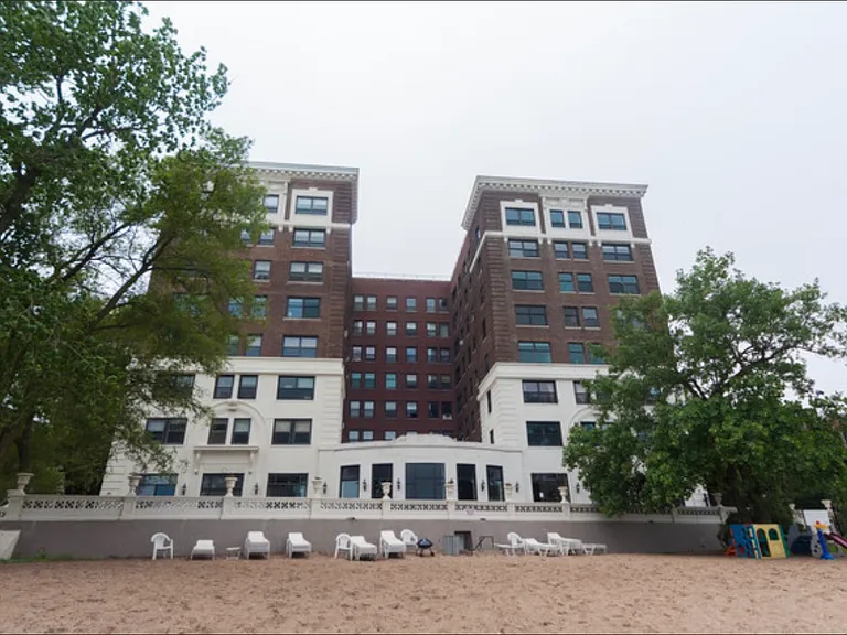 1205 W Sherwin Ave #312 — Photo 1