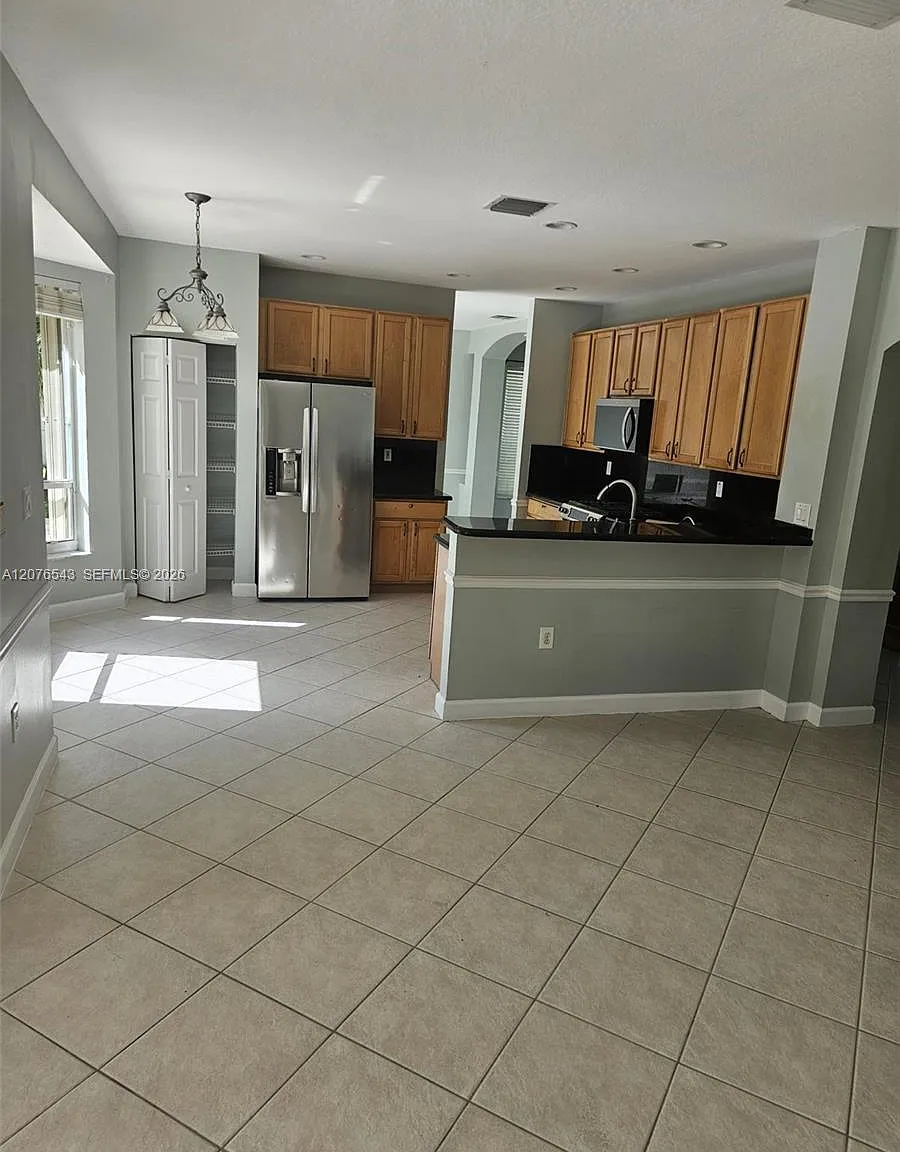 5 bed, 2666 sqft, $5,400 — Photo 4