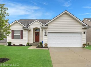 4428 Cross Creek Blvd, Burton, MI 48509