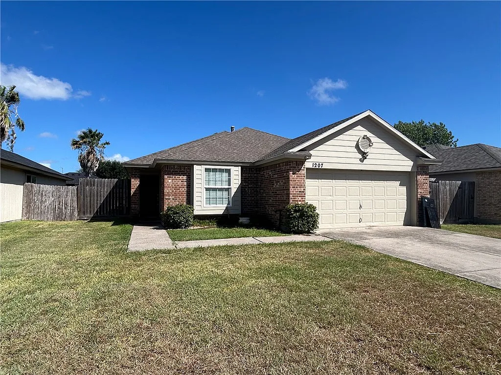3 bed, 2.0 bath, 1367 sqft, $1,795 — Photo 1
